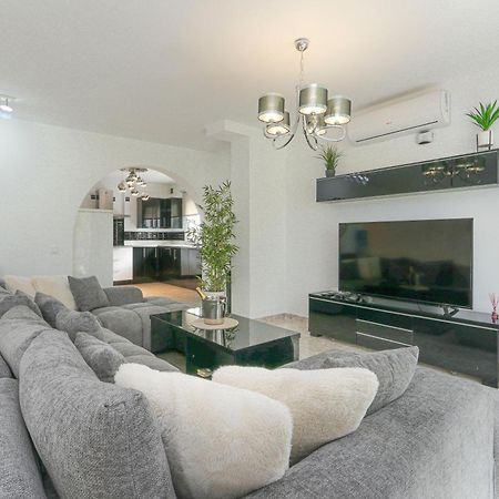 Presidential Suite Villamartin Plaza Av Brisas 67 Alicante Exterior photo