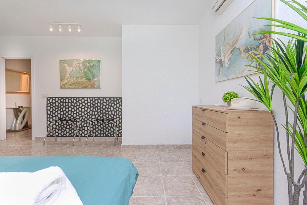Presidential Suite Villamartin Plaza Av Brisas 67 Alicante Exterior photo