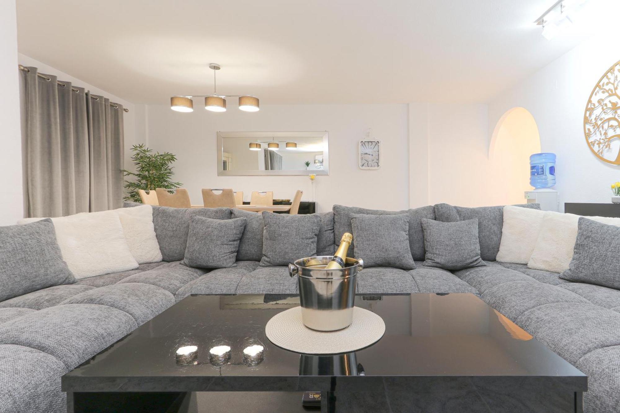 Presidential Suite Villamartin Plaza Av Brisas 67 Alicante Exterior photo